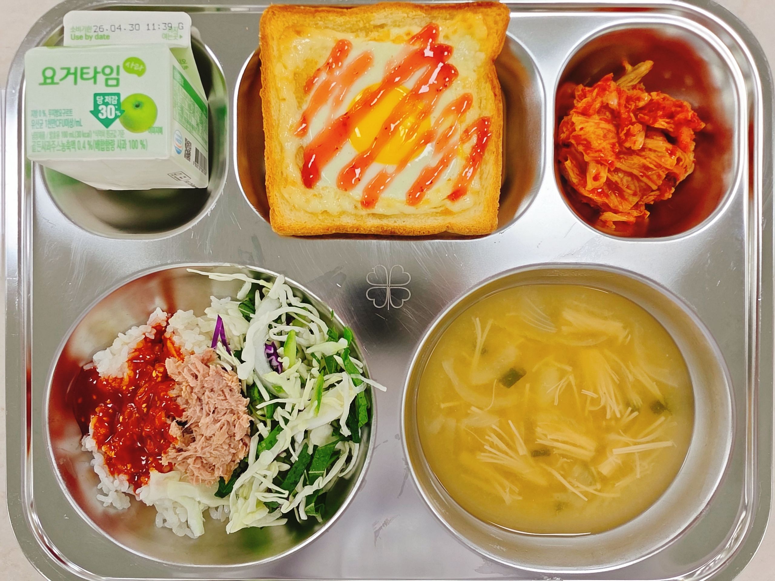 참치야채비빔밥*고추장
(5.6)
팽이버섯장국(5.6)
마계토스트&딸기쨈
(1.2.5.6)
배추김치(9)
요거타임(2)_이미지